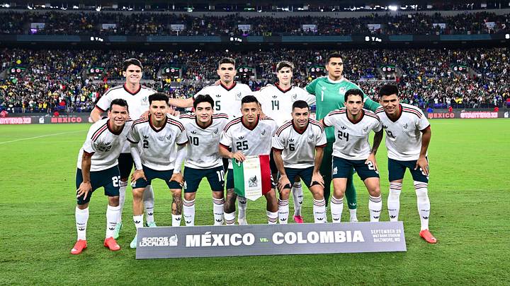 Nadie como Rafa Márquez para saber lo que representa el gafete de capitán de la Selección Mexicana, vistiéndolo con orgullo en cinco Mundiales. Ahora, como entrenador del Tricolor, le ha confiado la responsabilidad de portar dicho honor a Johan Vásquez. Nadie como Rafa Márquez para saber lo que representa el gafete de capitán de la Selección Mexicana, vistiéndolo con orgullo en cinco Mundiales. Ahora, como entrenador del Tricolor, le ha confiado la responsabilidad de portar dicho honor a Johan Vásquez.