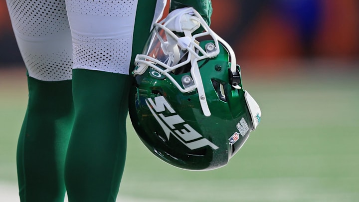 Oct 26, 2025; Cincinnati, Ohio, USA; A detailed photo of New York Jets running back Breece Hal’sl (20) helmet during the fourth quarter against the Cincinnati Bengals at Paycor Stadium. Mandatory Credit: Katie Stratman-Imagn Images