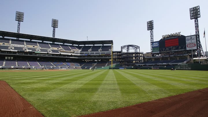 Dodgers v Pirates
