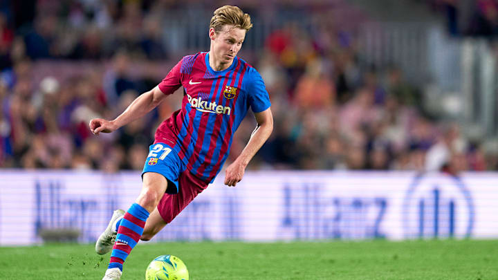 De Jong cerca del Manchester United