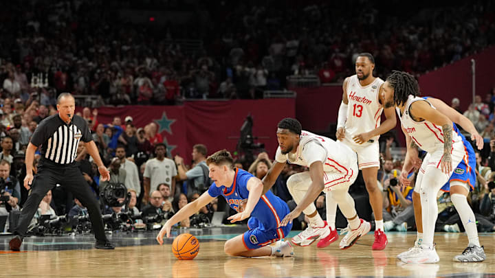 Apr 7, 2025; San Antonio, TX, USA; Florida Gators forward Alex Condon (21) dives for the ball against Houston Cougars forward Ja'Vier Francis (5) during the second half of the national championship game of the Final Four of the 2025 NCAA Tournament at the Alamodome. Mandatory Credit: Bob Donnan-Imagn Images