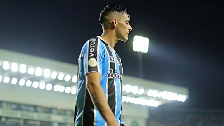 Pavon ganha confiança do técnico Gustavo Quinteros