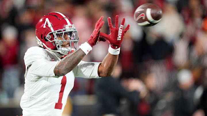 Alabama 's Isaiah Horton (1) warms up before the College Football Playoff game between the University of Oklahoma Sooners (OU) and the Alabama Crimson Tide at the Gaylord Family – Oklahoma Memorial Stadium in Norman, Okla., Friday Dec. 19, 2025.