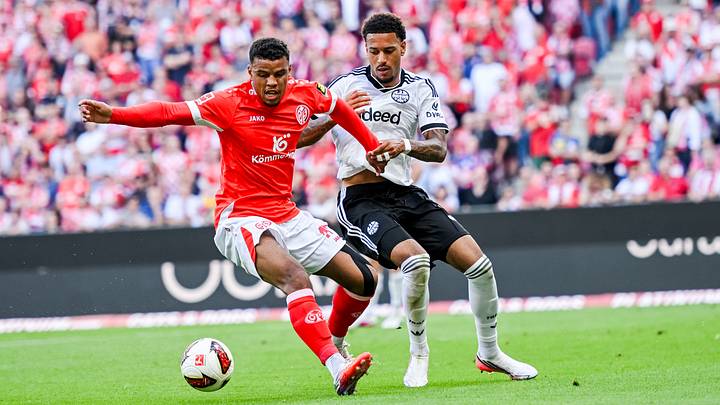 Jeremiaha Maluze (hinten) im Rhein-Main-Derby gegen Mainz Jeremiaha Maluze (hinten) im Rhein-Main-Derby gegen Mainz