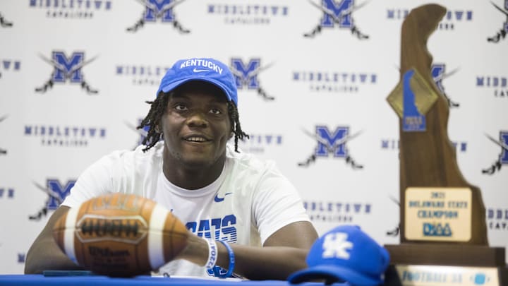 Middletown football player Tomiwa Durojaiye smiles after putting on his University of Kentucky hat during his signing ceremony Wednesday, Dec. 15, 2021.
Sports Middletown Signings Middletown football player Tomiwa Durojaiye smiles after putting on his University of Kentucky hat during his signing ceremony Wednesday, Dec. 15, 2021.
Sports Middletown Signings