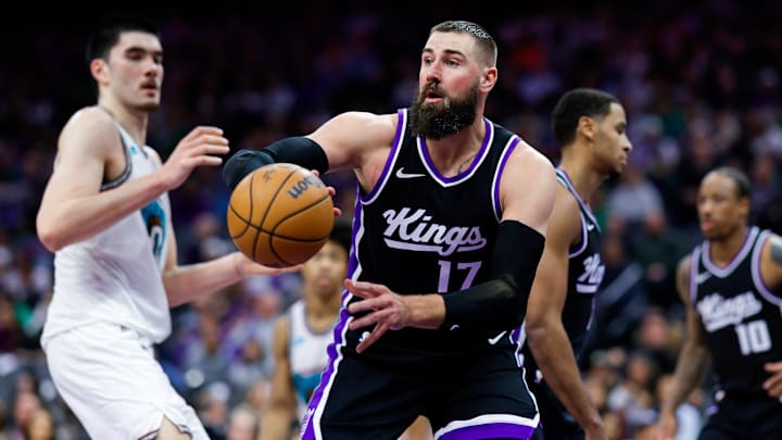 Mar 17, 2025; Sacramento, California, USA; Sacramento Kings center Jonas Valanciunas (17) passes the ball against Memphis Grizzlies center Zach Edey (14) during the fourth quarter at Golden 1 Center. Mandatory Credit: Sergio Estrada-Imagn Images