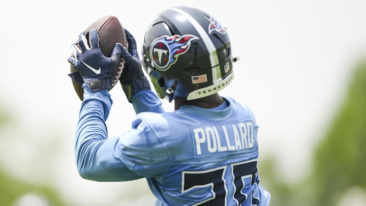 Tennessee Titans running back Tony Pollard (20) makes a catch during minicamp at Nissan Stadium. 