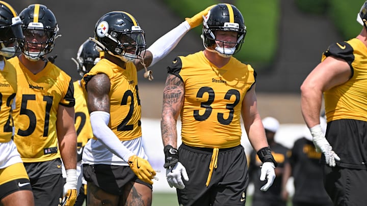 Jul 25, 2025; Pittsburgh, PA, USA; Pittsburgh Steelers safety DeShon Elliott (25) and linebacker Jack Sawyer (33) participate in drills during training camp at Saint Vincent College. Mandatory Credit: Barry Reeger-Imagn Images Jul 25, 2025; Pittsburgh, PA, USA; Pittsburgh Steelers safety DeShon Elliott (25) and linebacker Jack Sawyer (33) participate in drills during training camp at Saint Vincent College. Mandatory Credit: Barry Reeger-Imagn Images