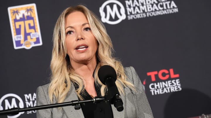 Buss es la principal propietaria de los Lakers