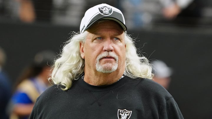 Nov 26, 2023; Paradise, Nevada, USA; Las Vegas Raiders senior defensive assistant coach Rob Ryan watches the game against the Kansas City Chiefs Allegiant Stadium. Mandatory Credit: Kirby Lee-Imagn Images