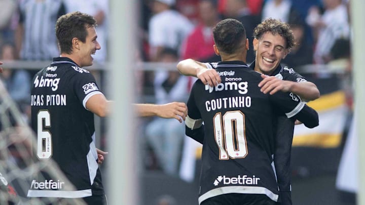 Vasco "lavou a alma" e goleou o Peixe no MorumBis