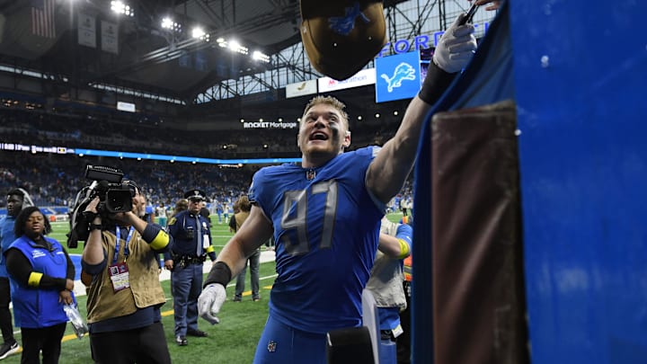 Dec 4, 2022; Detroit, Michigan, USA; Detroit Lions defensive end Aidan Hutchinson (97) signs