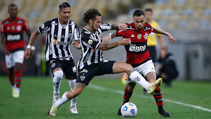 Com gol de Michael, o Flamengo bateu o Atlético-MG e se manteve na briga pelo título do Campeonato Brasileiro. 