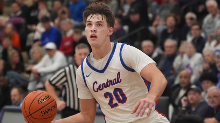 Madison Central’s Jake Feldhaus gets ready to slam the ball home against Trinity in the King of the Bluegrass.
Dec. 18, 2025 Madison Central’s Jake Feldhaus gets ready to slam the ball home against Trinity in the King of the Bluegrass.
Dec. 18, 2025