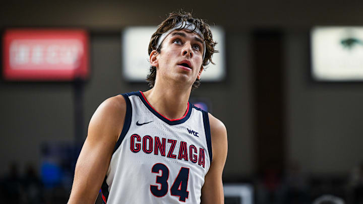 Gonzaga Bulldogs forward Braden Huff (34).