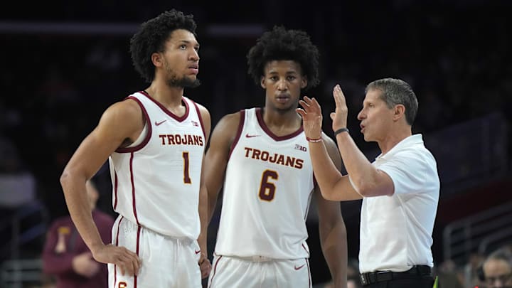 Feb 15, 2025; Los Angeles, California, USA; Southern California Trojans head coach Eric Musselman (right) talks with guard Desmond Claude (1) and guard Wesley Yates III (6) against the Minnesota Golden Gophers in the first half at Galen Center. Mandatory Credit: Kirby Lee-Imagn Images Feb 15, 2025; Los Angeles, California, USA; Southern California Trojans head coach Eric Musselman (right) talks with guard Desmond Claude (1) and guard Wesley Yates III (6) against the Minnesota Golden Gophers in the first half at Galen Center. Mandatory Credit: Kirby Lee-Imagn Images