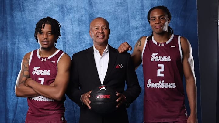 Zaire Hayes (l), Coach Johnny Jones (m), and Troy Hupstead (r)