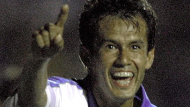 El peruano Juan Reynoso le dio a Cruz Azul un título de Liga como defensa central y capitán y otro más como estratega.