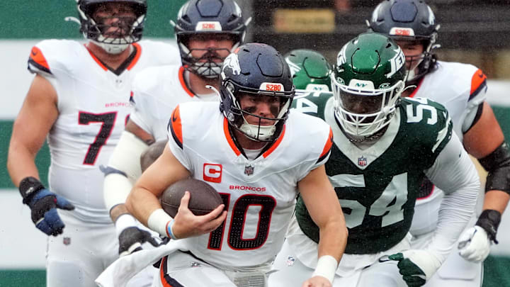 Sep 29, 2024; East Rutherford, New Jersey, USA;  Denver Broncos quarterback Bo Nix (10) scrambles against the New York Jets during the first half at MetLife Stadium.