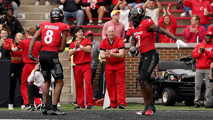 Cincinnati Bearcats tight end Chamon Metayer celebrates touchdown against Iowa State Cyclones