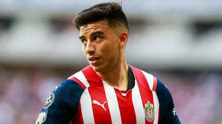 Fernando Beltrán volvió a la titularidad con Chivas en el empate 1-1 ante Querétaro.