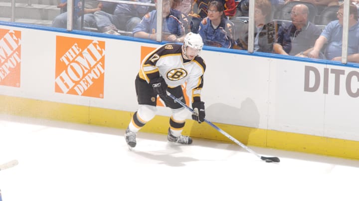 Boston Bruins v Atlanta Thrashers: Bruins forward Shawn McEachern skating with the puck during a game against the Atlanta Thrashers