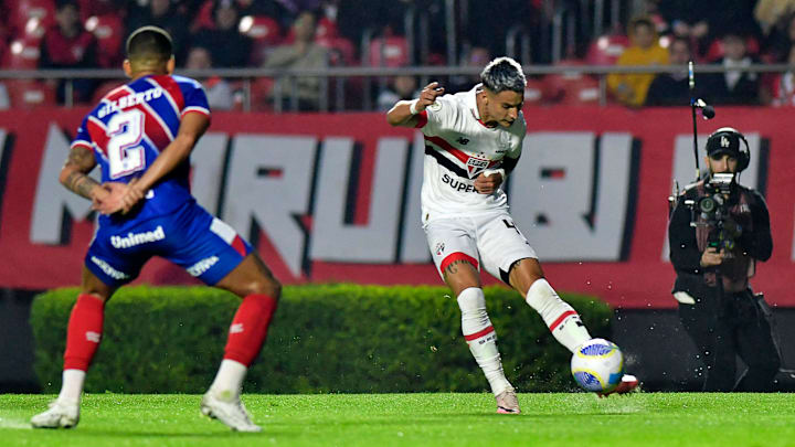 O São Paulo superou o Bahia por 3 a 1, no Morumbis, no primeiro turno.