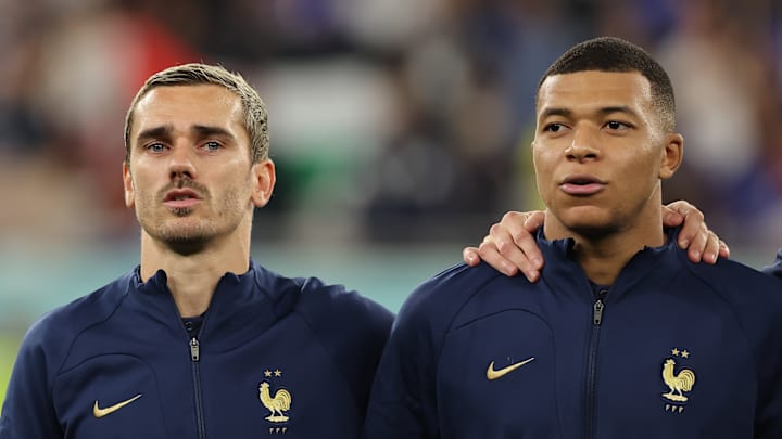Kylian Mbappé a pu parler avec Antoine Griezmann. Kylian Mbappé a pu parler avec Antoine Griezmann.
