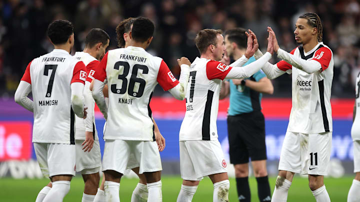 Hugo Ekitike (rechts im Bild) soll in der Rückrunde wieder in Form kommen