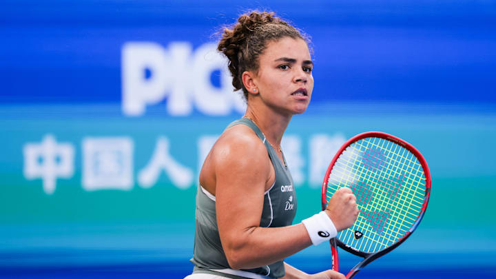 Jasmine Paolini defeated Iga Swiatek in straight sets. Jasmine Paolini defeated Iga Swiatek in straight sets.