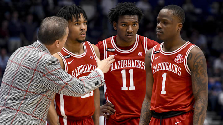 Arkansas Razorbacks coach John Calipari talks with guard D.J. Wagner (21), forward Karter Knox (11), and guard Johnell Davis (1) against the Mississippi Rebels during the second half at Bridgestone Arena. 