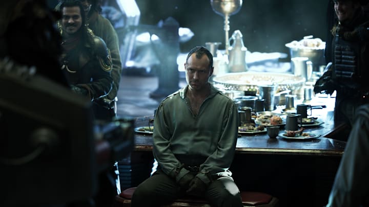 (Center) Jod (Jude Law) in Lucasfilm’s STAR WARS: SKELETON CREW, exclusively on Disney+. Photo by Matt Kennedy. ©2024 Lucasfilm Ltd. & TM. All Rights Reserved.