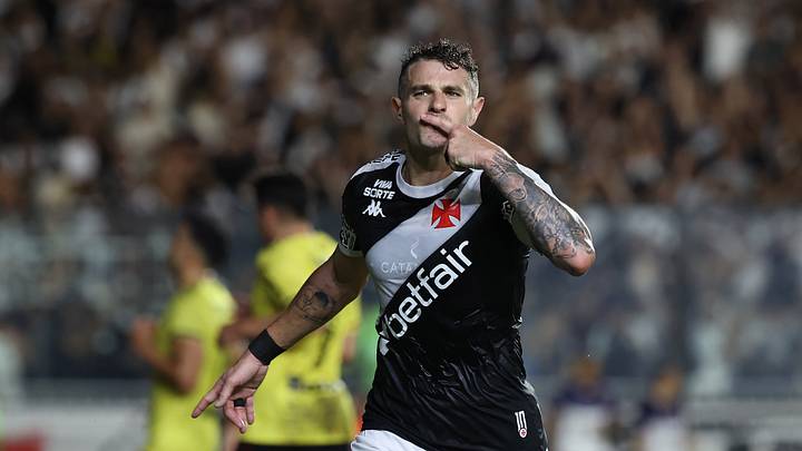 Vegetti é referência no ataque do Vasco