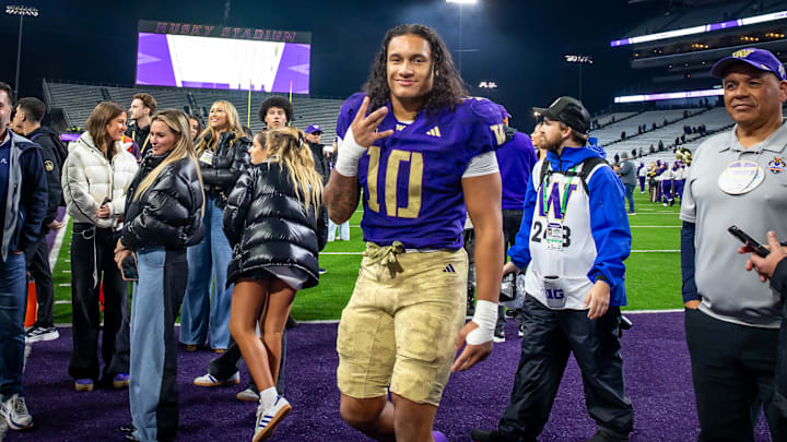 Xe'ree Alexander has been a proficient linebacker for the Huskies.