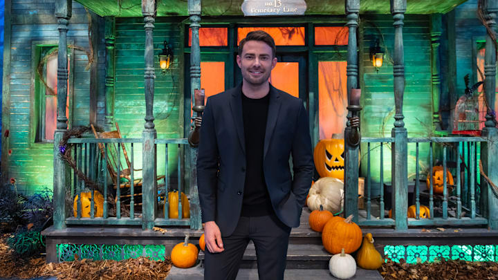 Host Jonathan Bennett, as seen on Halloween Wars, Season 13. Image courtesy Food Network