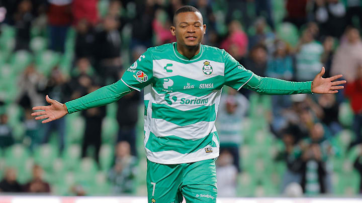 Por ahora Santos Laguna pierde a su hombre más importante al ataque, el colombiano Harold Preciado.