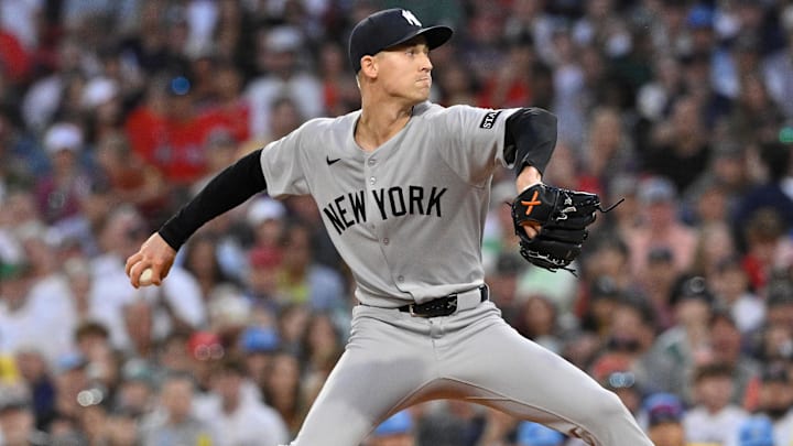 Sep 13, 2025; Boston, Massachusetts, USA; New York Yankees relief pitcher Luke Weaver (30) pitches against the Boston Red Sox during sixth inning at Fenway Park. Mandatory Credit: Eric Canha-Imagn Images Sep 13, 2025; Boston, Massachusetts, USA; New York Yankees relief pitcher Luke Weaver (30) pitches against the Boston Red Sox during sixth inning at Fenway Park. Mandatory Credit: Eric Canha-Imagn Images