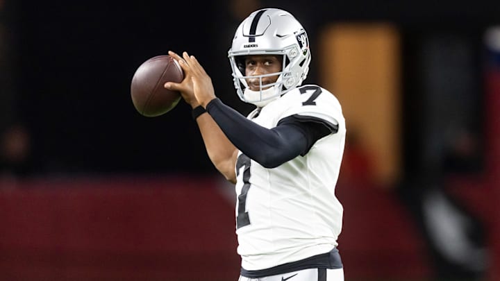 Aug 23, 2025; Glendale, Arizona, USA; Las Vegas Raiders quarterback Geno Smith (7) against the Arizona Cardinals during a preseason NFL game at State Farm Stadium. Mandatory Credit: Mark J. Rebilas-Imagn Images