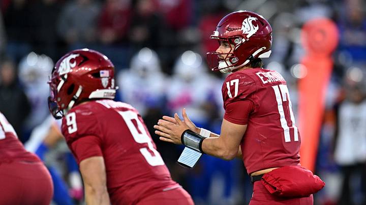 Oct 24, 2026; Pullman, Washington, USA; Washington State Cougars quarterback Owen Eshelman (17) lines up for a play against the Boise State Broncos during the second half at Gesa Field at Martin Stadium. Oct 24, 2026; Pullman, Washington, USA; Washington State Cougars quarterback Owen Eshelman (17) lines up for a play against the Boise State Broncos during the second half at Gesa Field at Martin Stadium.