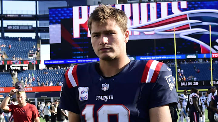 Sep 28, 2025; Foxborough, Massachusetts, USA; New England Patriots quarterback Drake Maye (10) walks off the field after defeating the Carolina Panthers at Gillette Stadium. Mandatory Credit: Bob DeChiara-Imagn Images Sep 28, 2025; Foxborough, Massachusetts, USA; New England Patriots quarterback Drake Maye (10) walks off the field after defeating the Carolina Panthers at Gillette Stadium. Mandatory Credit: Bob DeChiara-Imagn Images