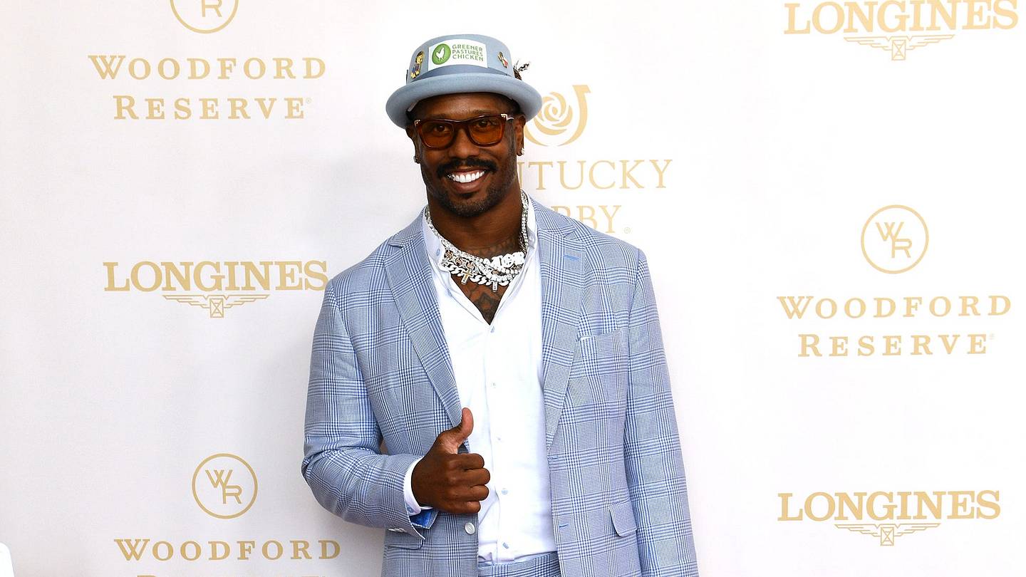 Von Miller Has Tasty & Unique Offer For Hunter Luepke's No. 40 Cowboys jersey
