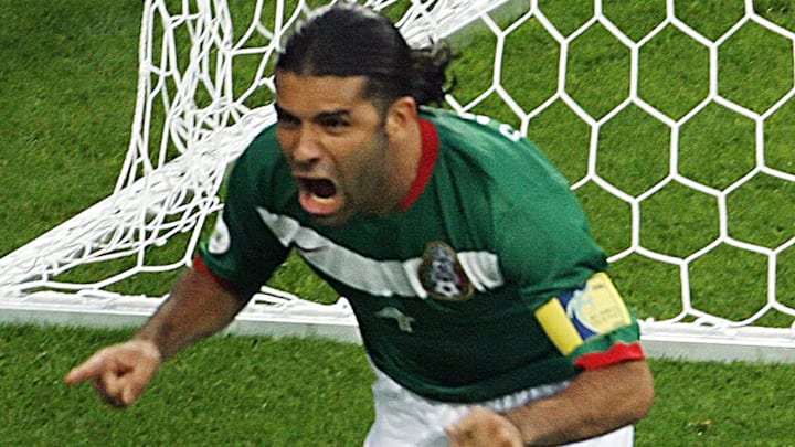 Rafael Márquez portó el gafete de capitán en los cinco mundiales que jugó: Corea-Japón 2002, Alemania 2006, Sudáfrica 2010, Brasil 2014 y Rusia 2018. Rafael Márquez portó el gafete de capitán en los cinco mundiales que jugó: Corea-Japón 2002, Alemania 2006, Sudáfrica 2010, Brasil 2014 y Rusia 2018.