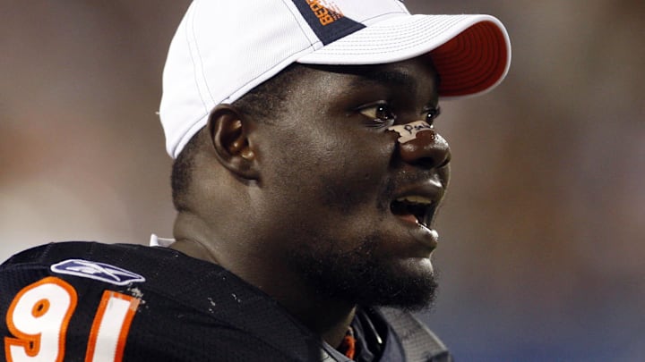 Tommie Harris, a singer and former Bears standout defensive tackle, has a music video out for the song "Deflated."