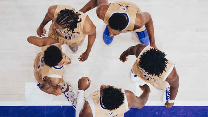A look at UW basketball players huddling, from the topside down.