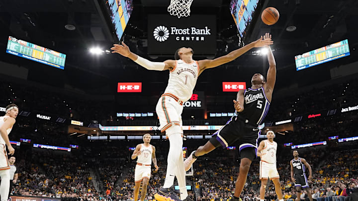 Nov 17, 2023; San Antonio, Texas, USA; Sacramento Kings guard De'Aaron Fox (5) shoots over San Antonio Spurs forward Victor Wembanyama (1) during the second half at Frost Bank Center. Mandatory Credit: Scott Wachter-Imagn Images Nov 17, 2023; San Antonio, Texas, USA; Sacramento Kings guard De'Aaron Fox (5) shoots over San Antonio Spurs forward Victor Wembanyama (1) during the second half at Frost Bank Center. Mandatory Credit: Scott Wachter-Imagn Images