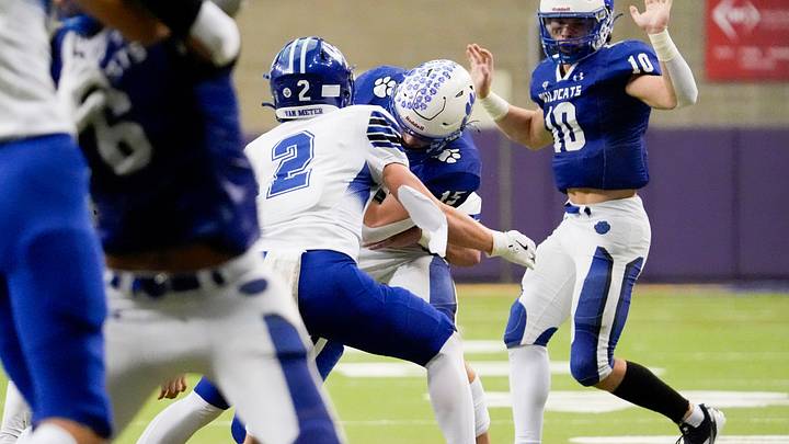 West Lyon's Evan Hildring is one of the top returning running backs in Class 2A in Iowa high school football. West Lyon's Evan Hildring is one of the top returning running backs in Class 2A in Iowa high school football.