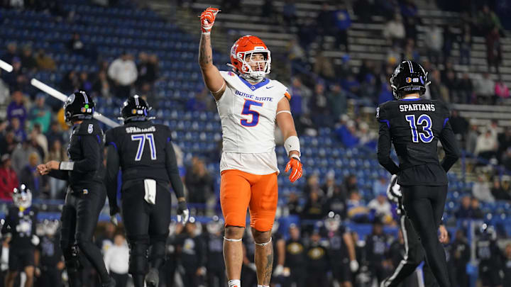 Boise State Broncos edge Jayden Virgin-Morgan.