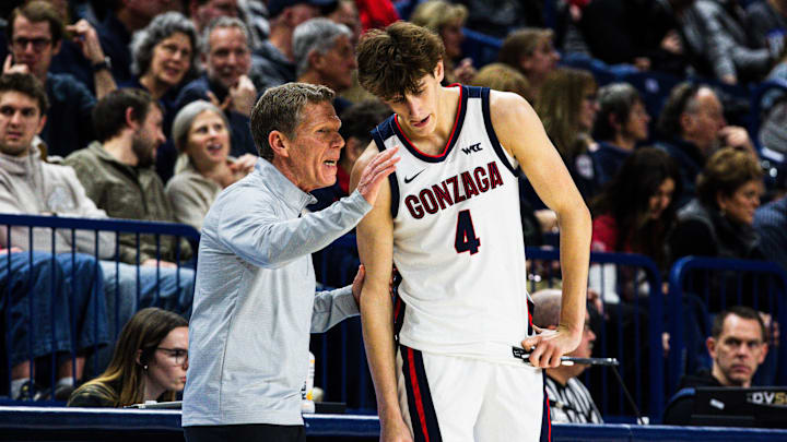Gonzaga Bulldogs head coach Mark Few and guard Davis Fogle.