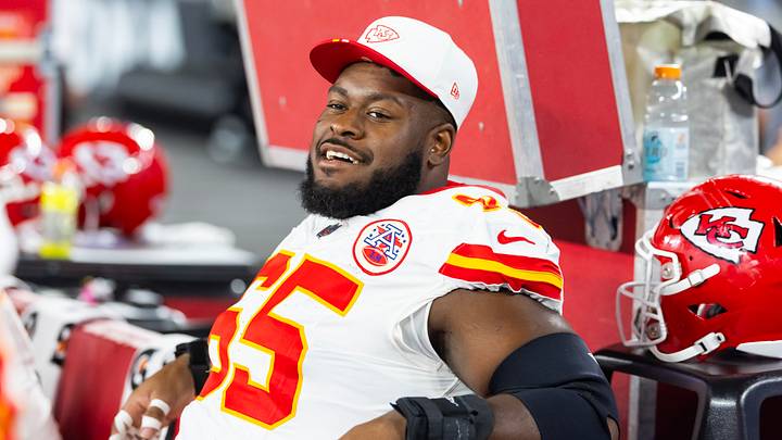 Aug 9, 2025; Glendale, Arizona, USA; Kansas City Chiefs guard Trey Smith (65) against the Arizona Cardinals during a preseason NFL game at State Farm Stadium. Mandatory Credit: Mark J. Rebilas-Imagn Images Aug 9, 2025; Glendale, Arizona, USA; Kansas City Chiefs guard Trey Smith (65) against the Arizona Cardinals during a preseason NFL game at State Farm Stadium. Mandatory Credit: Mark J. Rebilas-Imagn Images