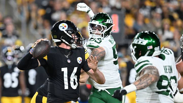 Aug 21, 2026; Pittsburgh, Pennsylvania, USA;  Pittsburgh Steelers quarterback Drew Allar (16) looks to pass while being pressured by New York Jets defensive end Braiden McGregor (55) during the third quarter at Acrisure Stadium.  Mandatory Credit: Barry Reeger-Imagn Images